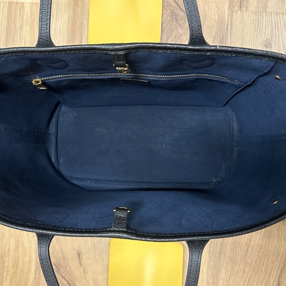 Louis Vuitton Neverfull MM - Picture 14 of 17